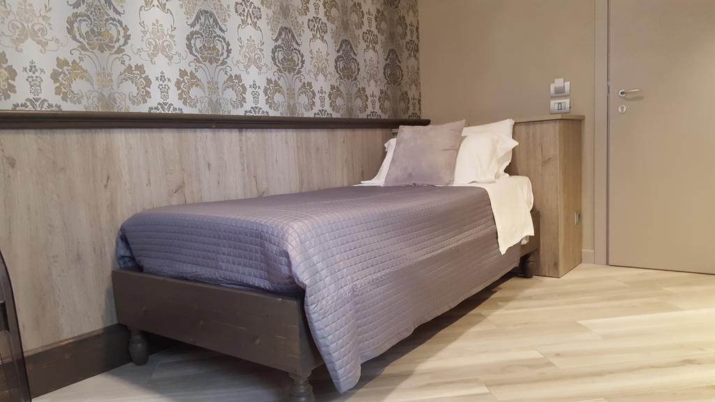 Al Lago Adro Ngoại thất bức ảnh